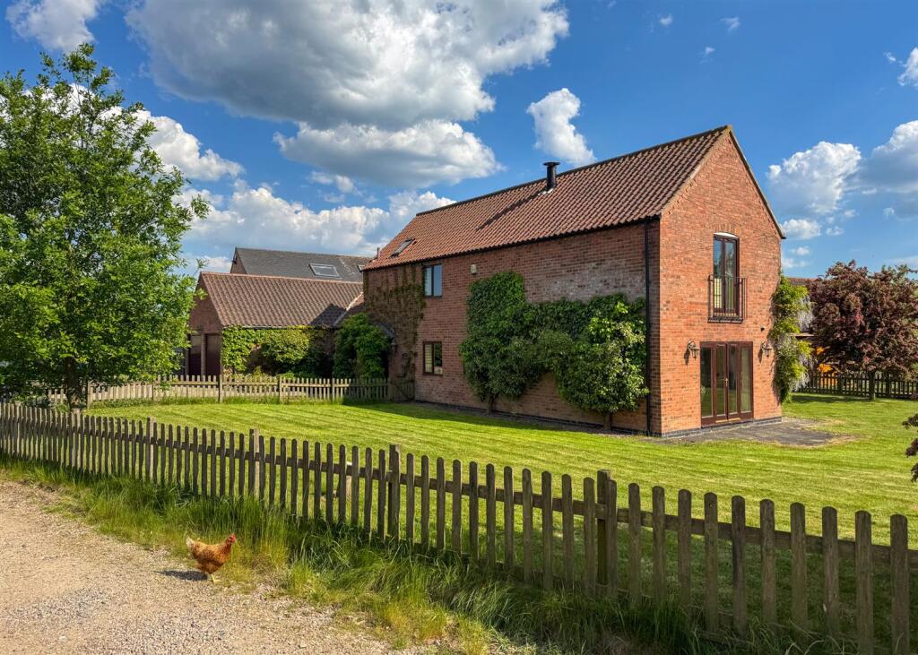 Main image of property: The Paddocks, Oaks Farm Close, Six Hills
