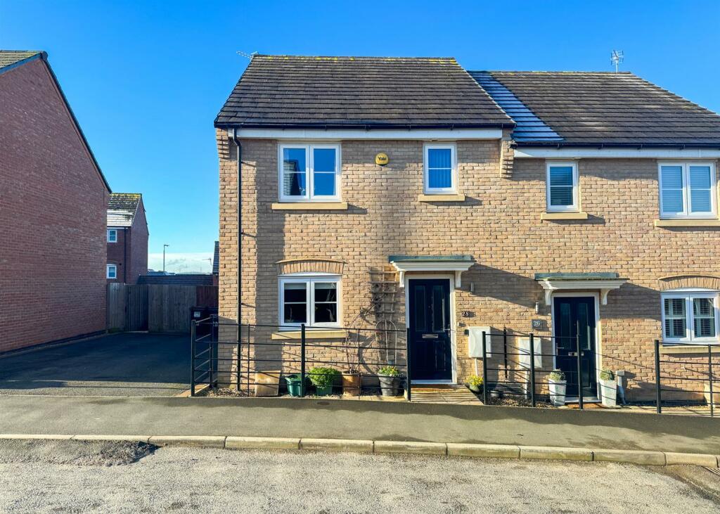 3 bedroom semidetached house for sale in Field Edge Drive, Barrow Upon
