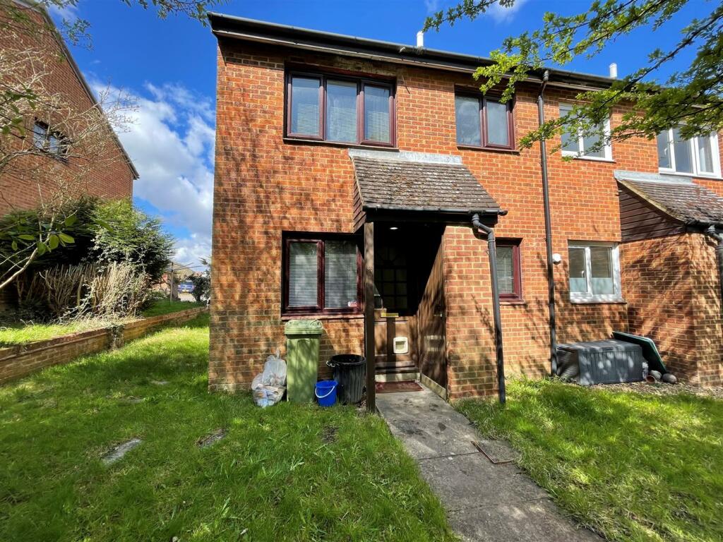 1 bedroom terraced house for sale in Kercroft, Two Mile Ash, Milton