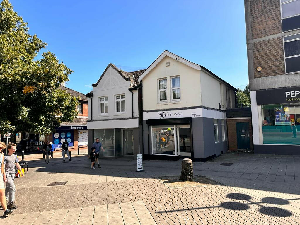 High street retail property for sale in 432434 Bitterne Road