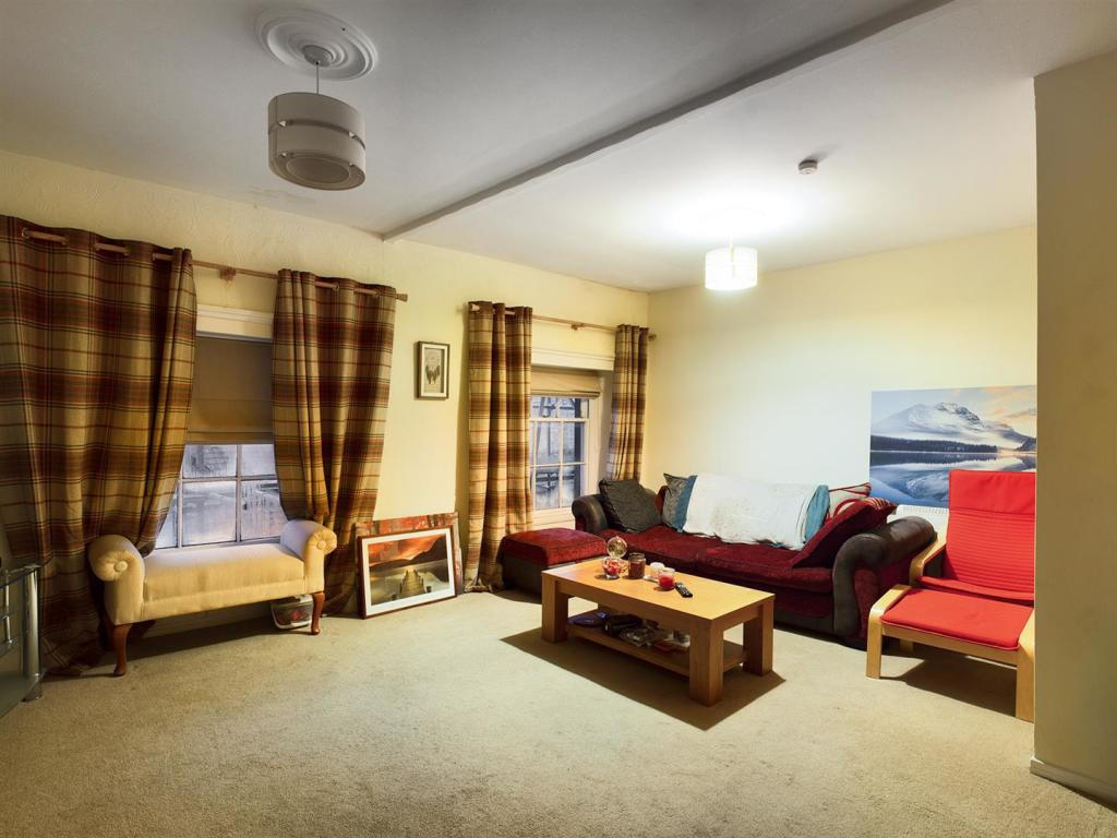 6 bedroom mixed use property for sale in Horsemarket, Barnard Castle