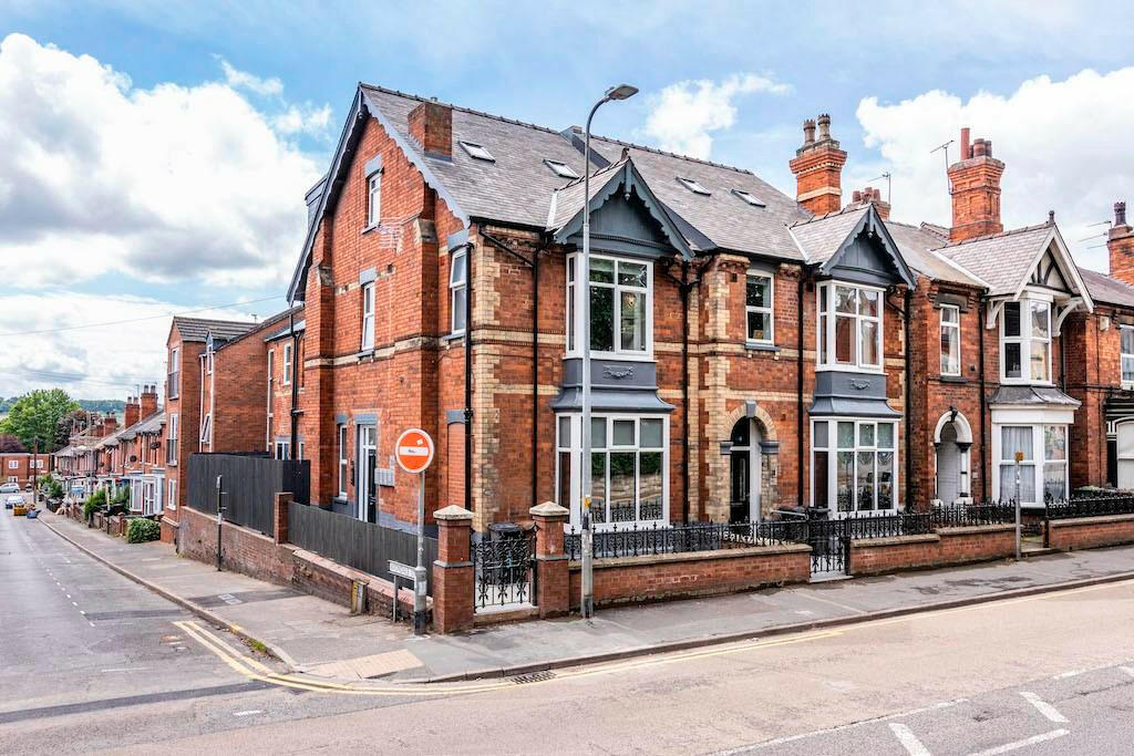 10 bedroom block of apartments for sale in 139-141 Monks Road, Lincoln, Lincolnshire, LN2