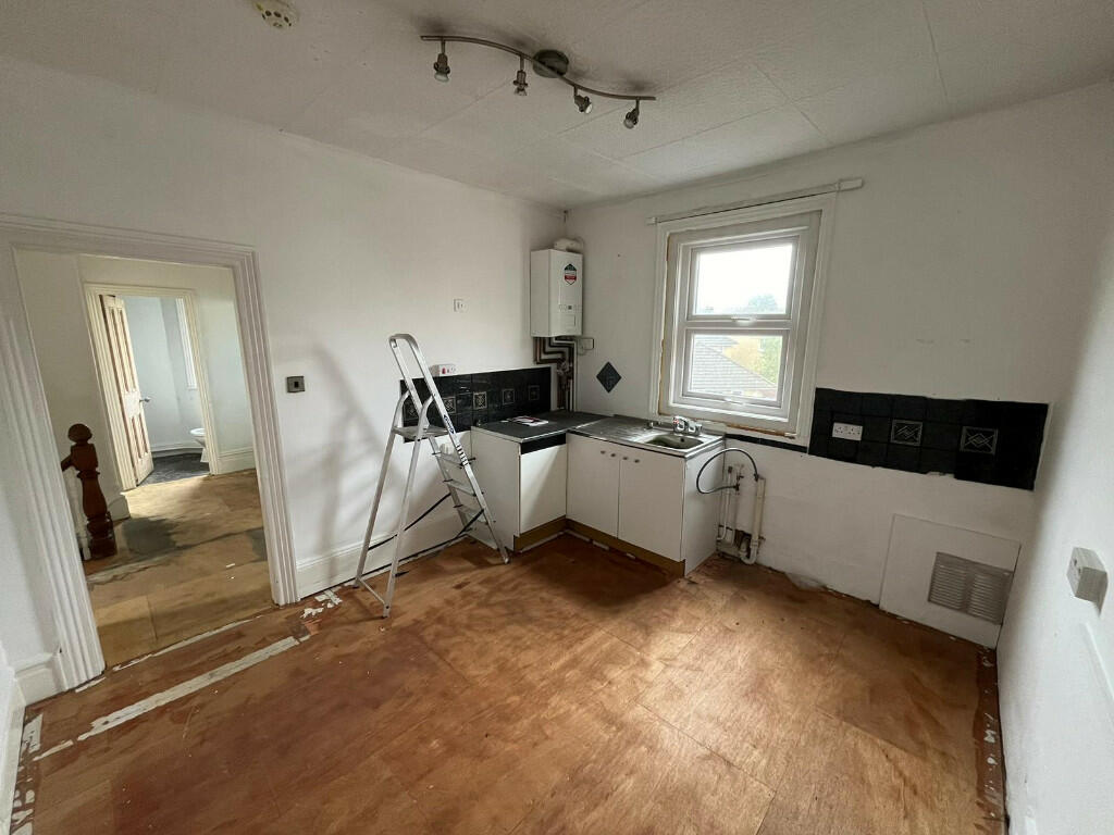 Additional property image - 1 Beaconsfield Avenue, Dover, Kent, CT16