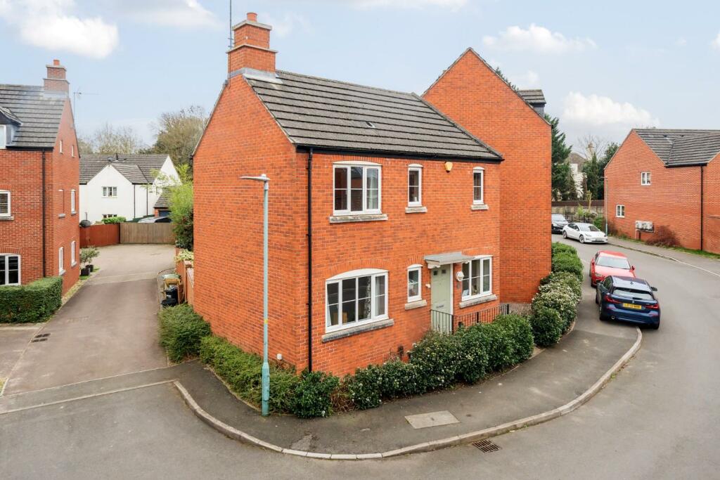 3 bedroom semidetached house for sale in Bradestones Way, Eastington, GL10
