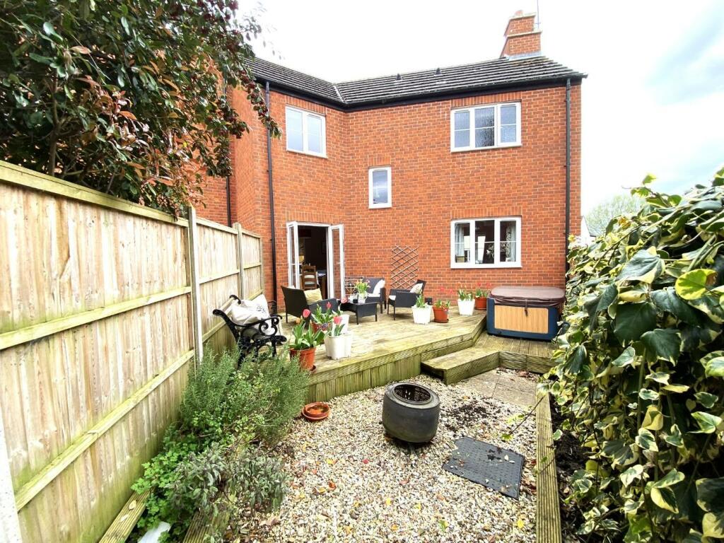 3 bedroom semidetached house for sale in Bradestones Way, Eastington, GL10
