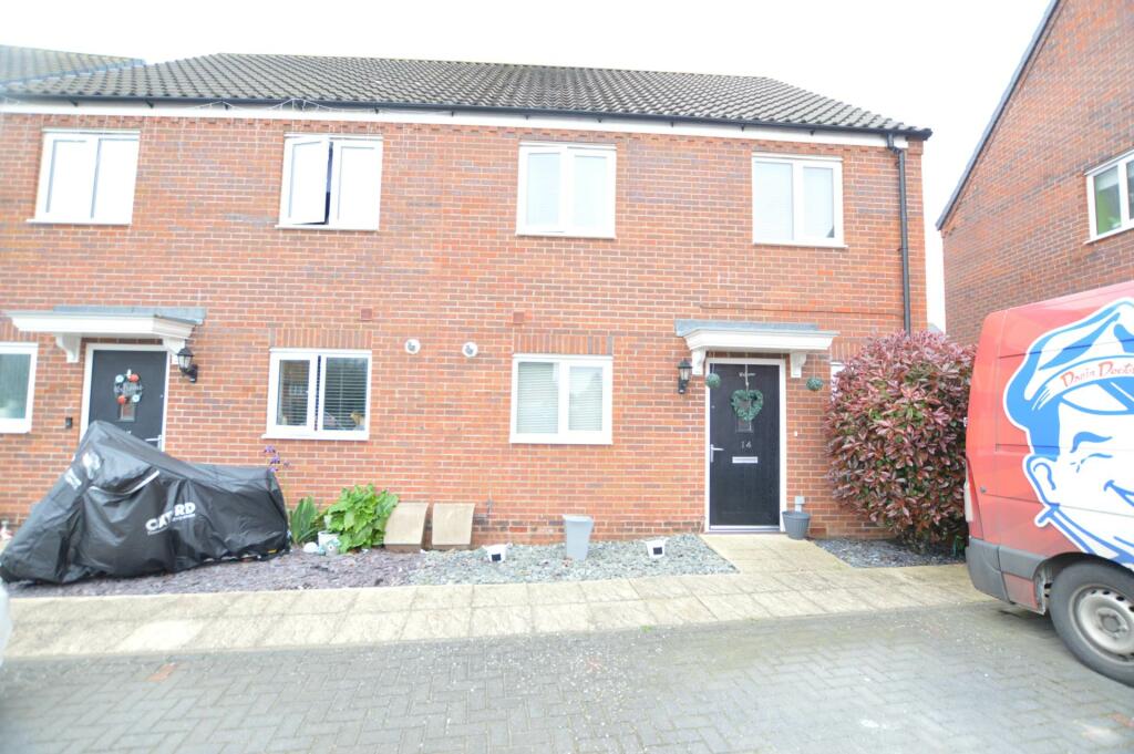 3 bedroom semidetached house for sale in Blyth Close, Blofield, NR13