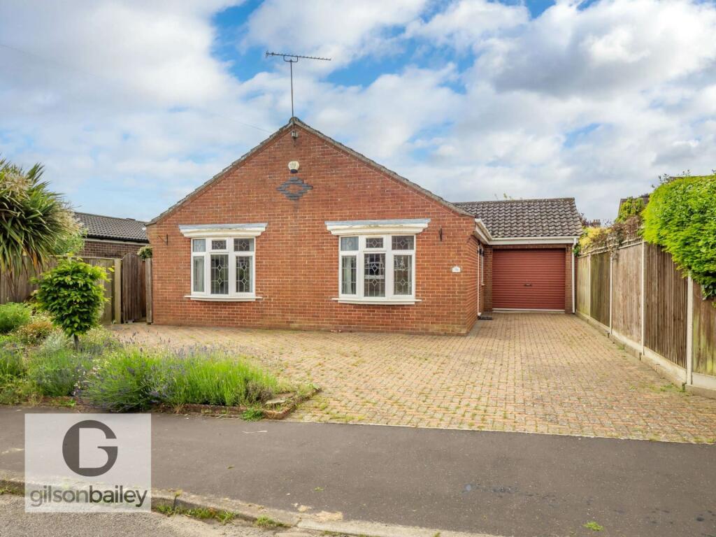 2 bedroom detached house for sale in St Laurence Avenue, Brundall, NR13