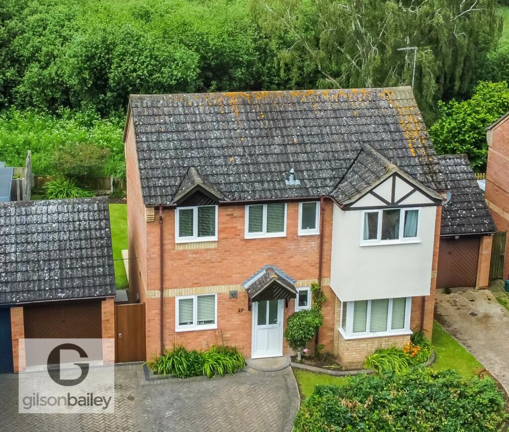 4 bedroom detached house for sale in Fletcher Way, Acle, NR13