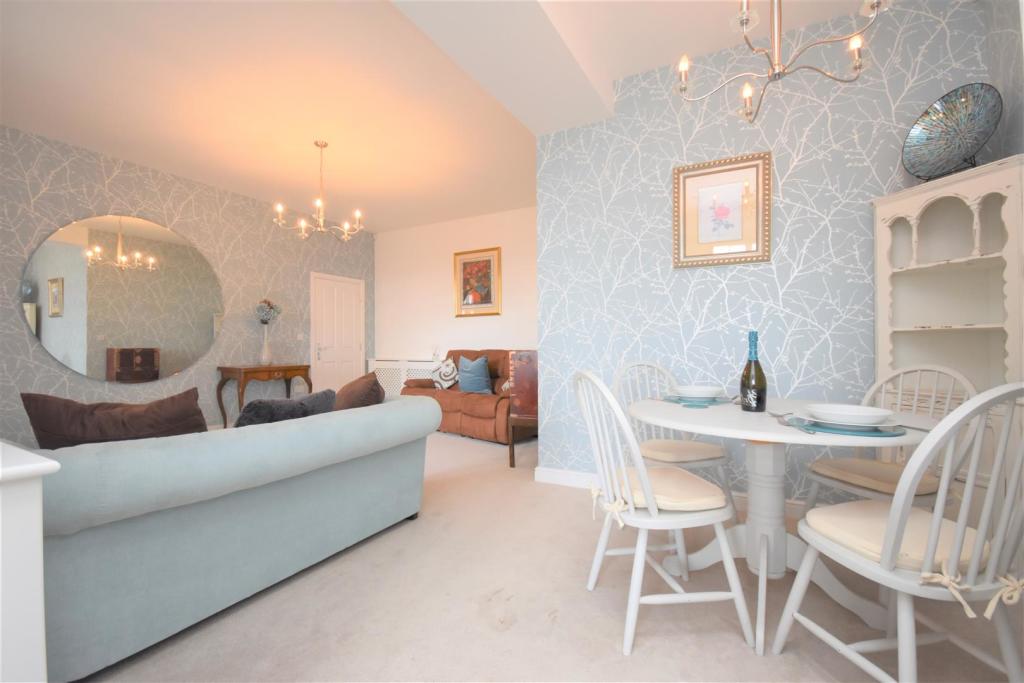 2 bedroom apartment for sale in Mostyn House, Parkgate, CH64