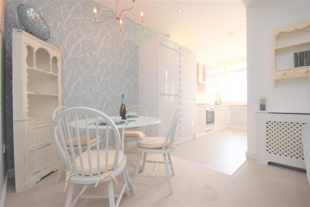 2 bedroom apartment for sale in Mostyn House, Parkgate, CH64