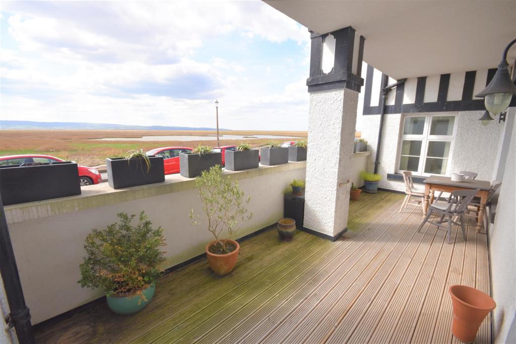 2 bedroom apartment for sale in Mostyn House, Parkgate, CH64