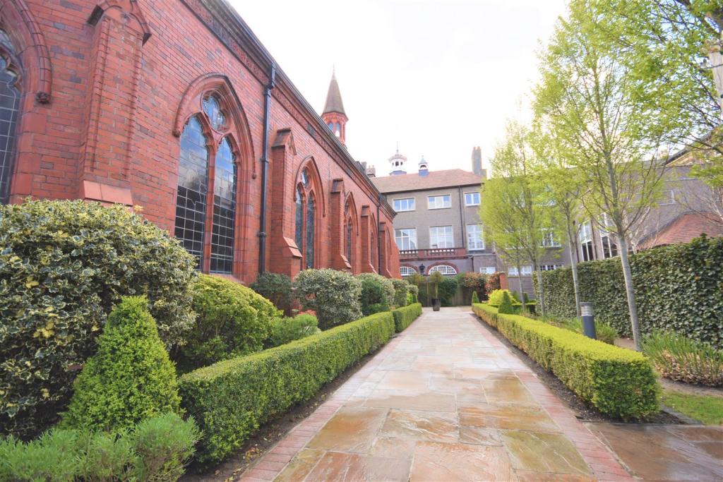 2 bedroom apartment for sale in Mostyn House, Parkgate, CH64