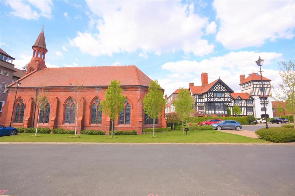 2 bedroom apartment for sale in Mostyn House, Parkgate, CH64