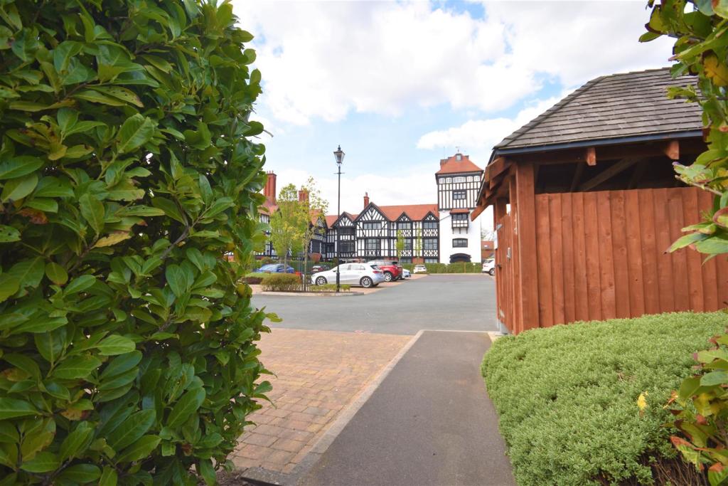 2 bedroom apartment for sale in Mostyn House, Parkgate, CH64