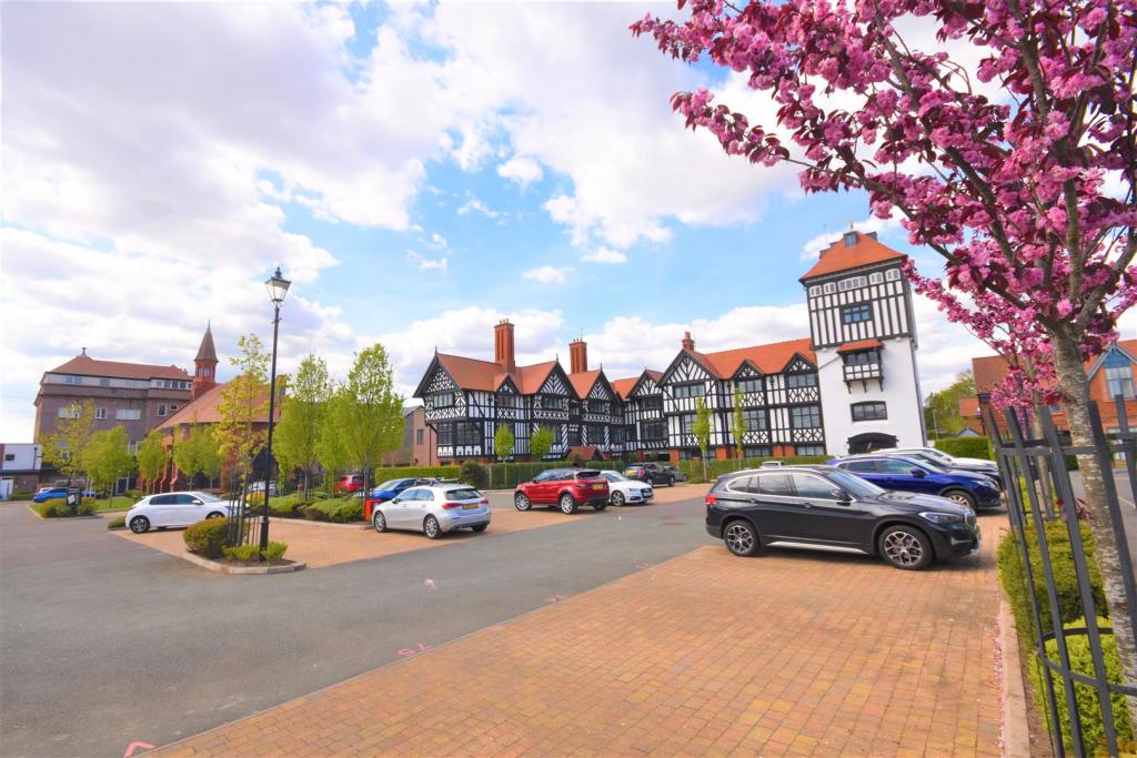 2 bedroom apartment for sale in Mostyn House, Parkgate, CH64