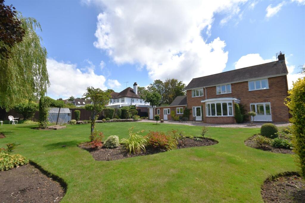 3 bedroom detached house for sale in Earle Drive, Parkgate, Neston, CH64