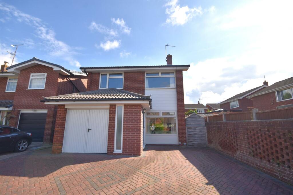 3 bedroom detached house for sale in Colliery Green Drive, Little