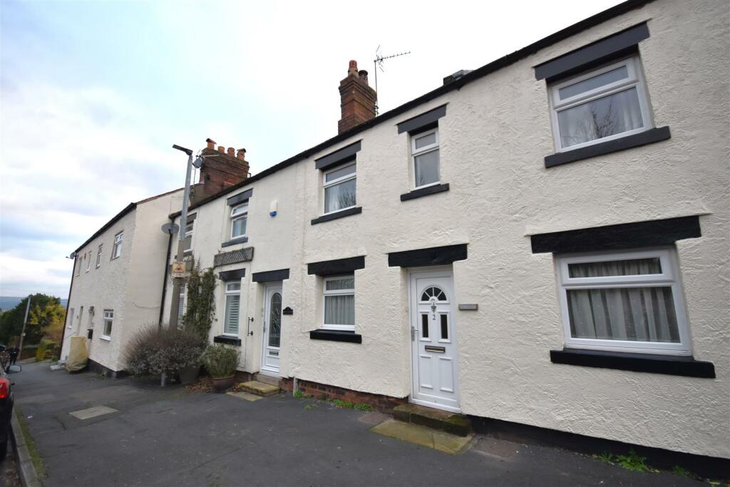 2 bedroom cottage for sale in Bull Hill, Little Neston, Neston, CH64