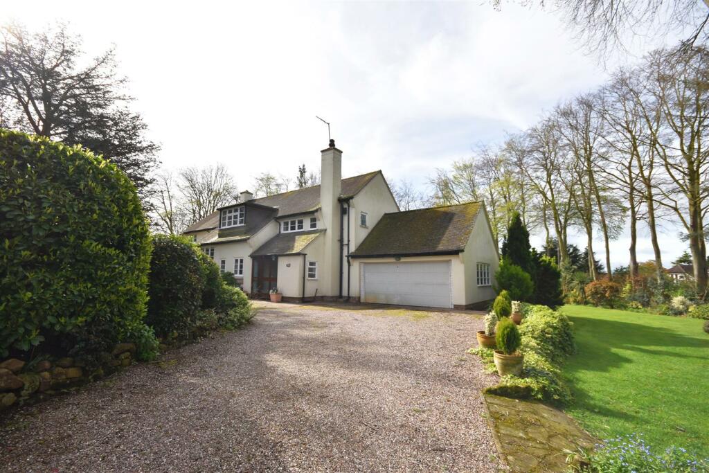 4 bedroom detached house for sale in Woodfall Lane, Little Neston