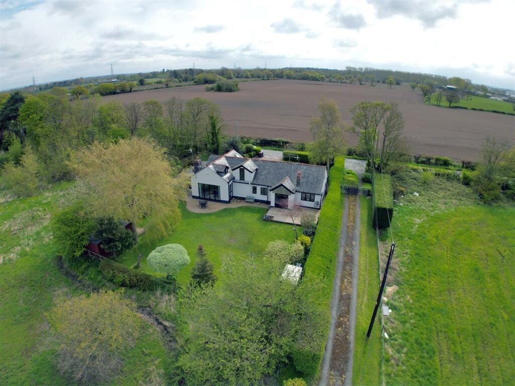 4 bedroom detached bungalow for sale in The Runnell, Neston, CH64