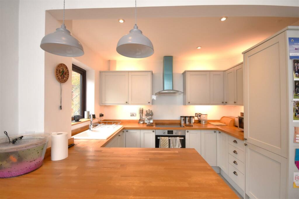 Additional property image - Neston Road, Willaston, Neston