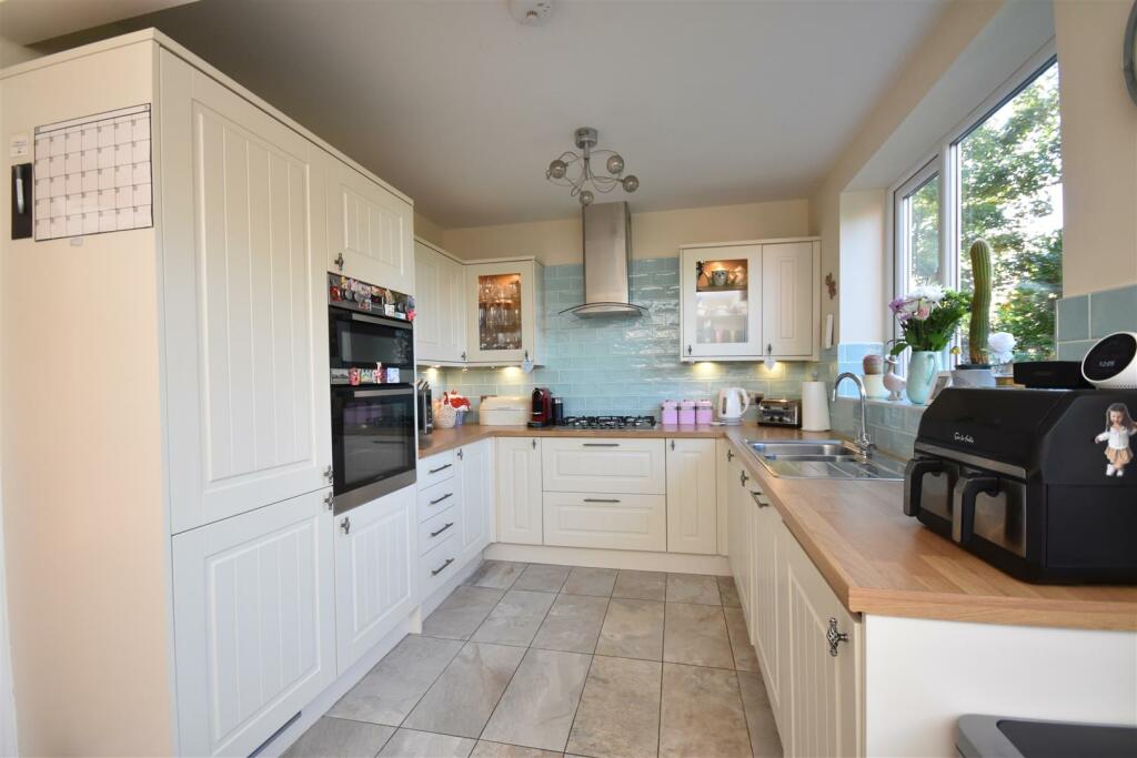 Additional property image - Stonebank Drive, Little Neston