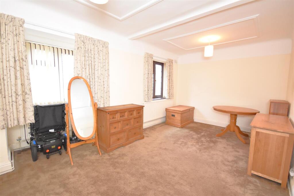 Additional property image - Dunstan Lane, Burton, Neston