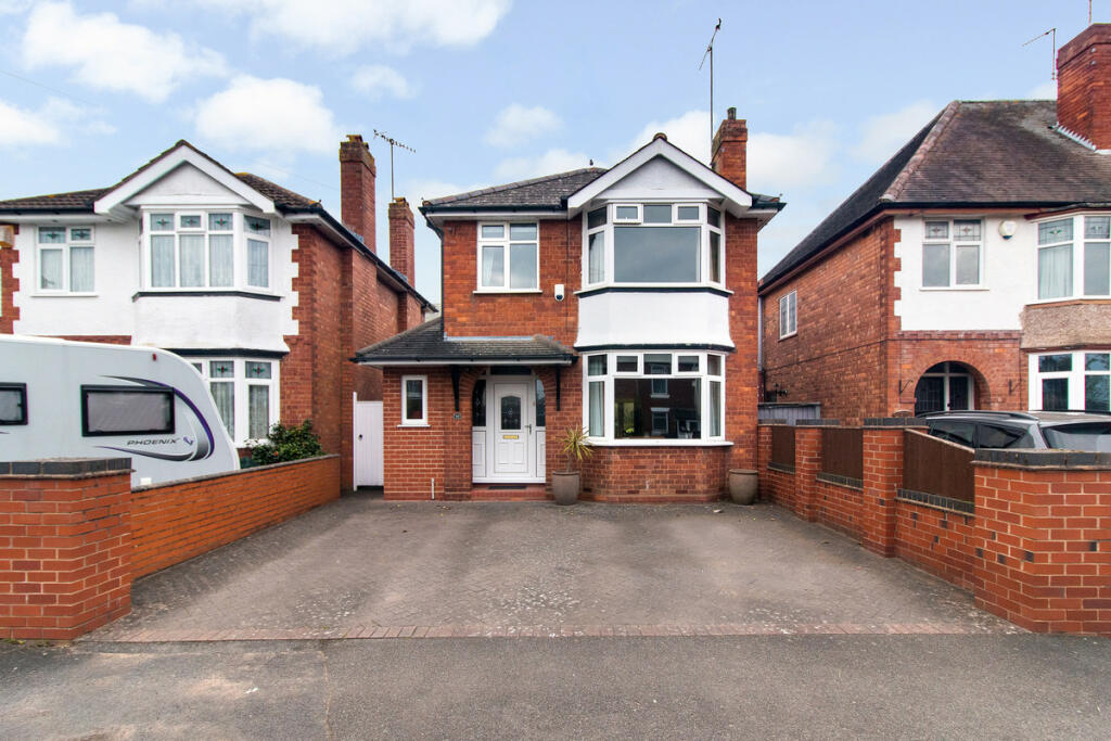 4 bedroom detached house for sale in Bewdley Road North, Stourporton