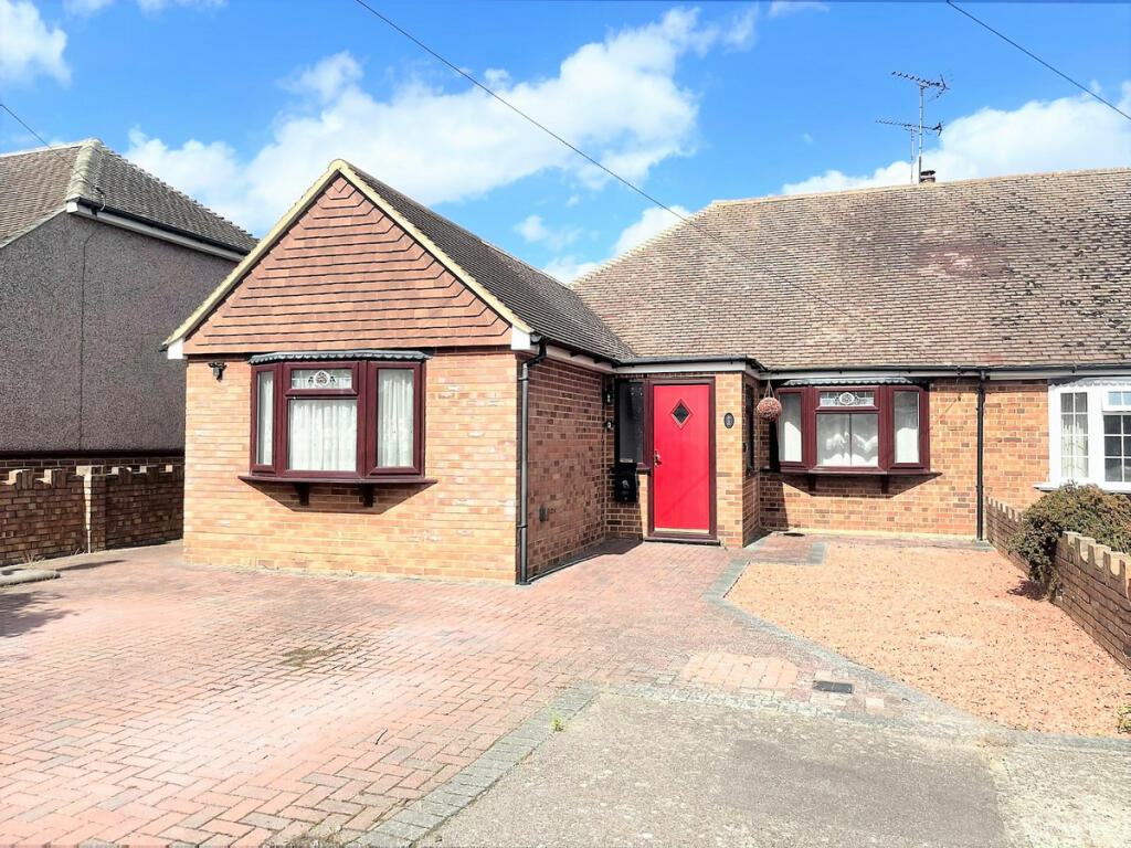 2 bedroom semidetached bungalow for sale in Pepys Close, Northfleet, DA11