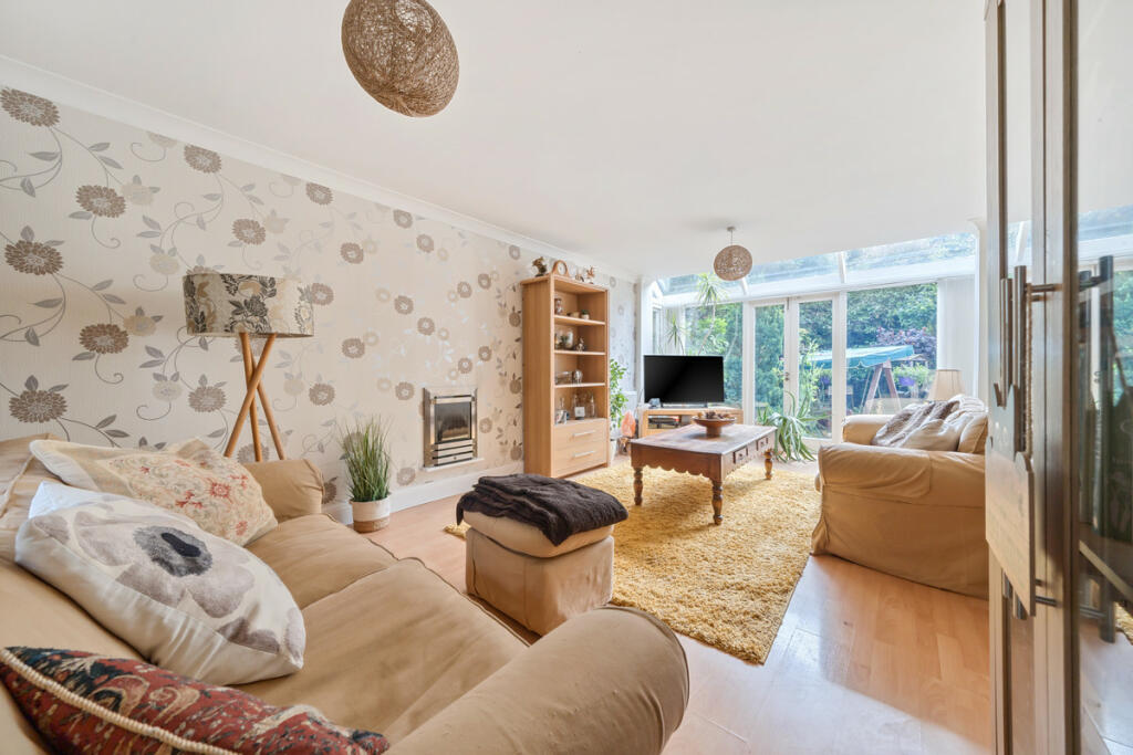 4 bedroom detached house for sale in Saberton Close, Cambridge, CB25