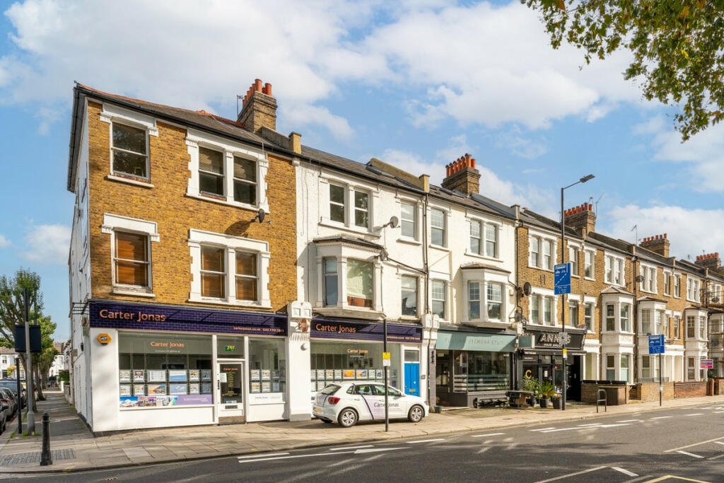 3 bedroom apartment for sale in Fulham Palace Road, London, SW6