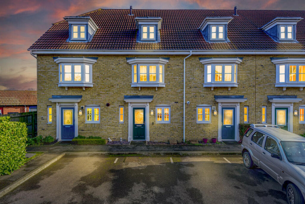 4 bedroom terraced house for sale in Malmesbury Road, Morden, SM4