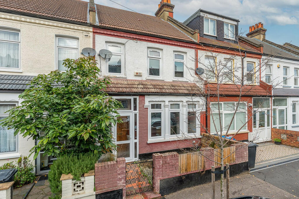 3 bedroom terraced house for sale in Leander Road, Thornton Heath, CR7