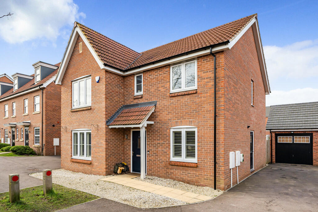 4 bedroom detached house for sale in Silverthorn Drive, Moulton, NN3