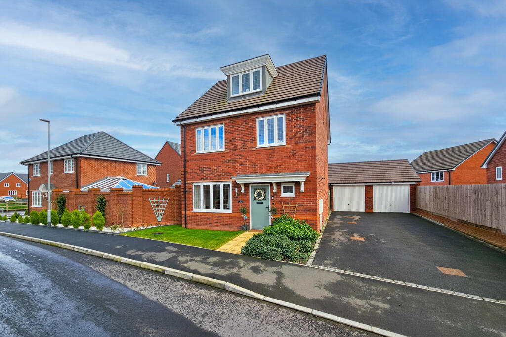 4 bedroom detached house for sale in Hazel Drive, Penkridge, ST19