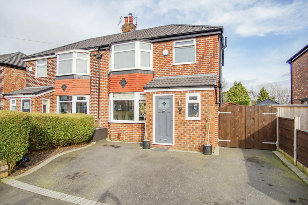 3 bedroom semidetached house for sale in Ellesmere Drive, Cheadle, SK8