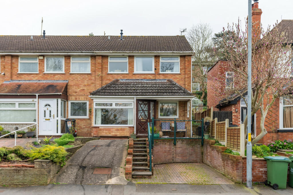 3 bedroom end of terrace house for sale in Diglis Lane, Worcester, WR5