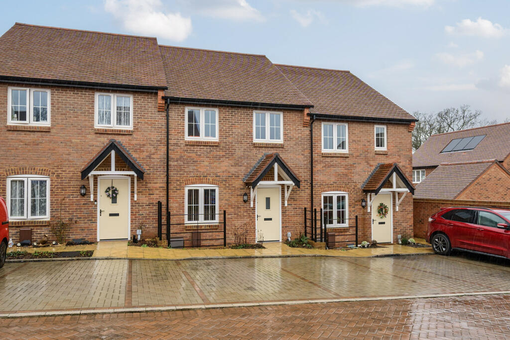 3 bedroom terraced house for sale in Bellflower Drive, Waltham