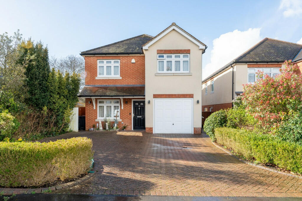 4 bedroom detached house for sale in Fryston Avenue, Croydon, CR0
