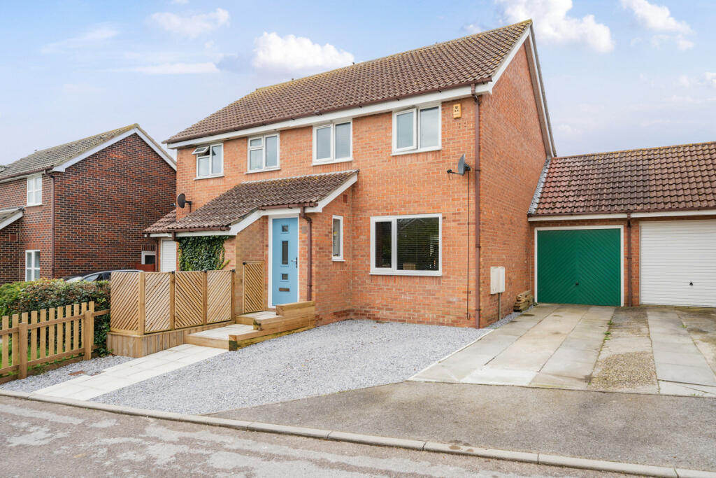 3 bedroom semidetached house for sale in Fishermans Close, Chickerell, DT3