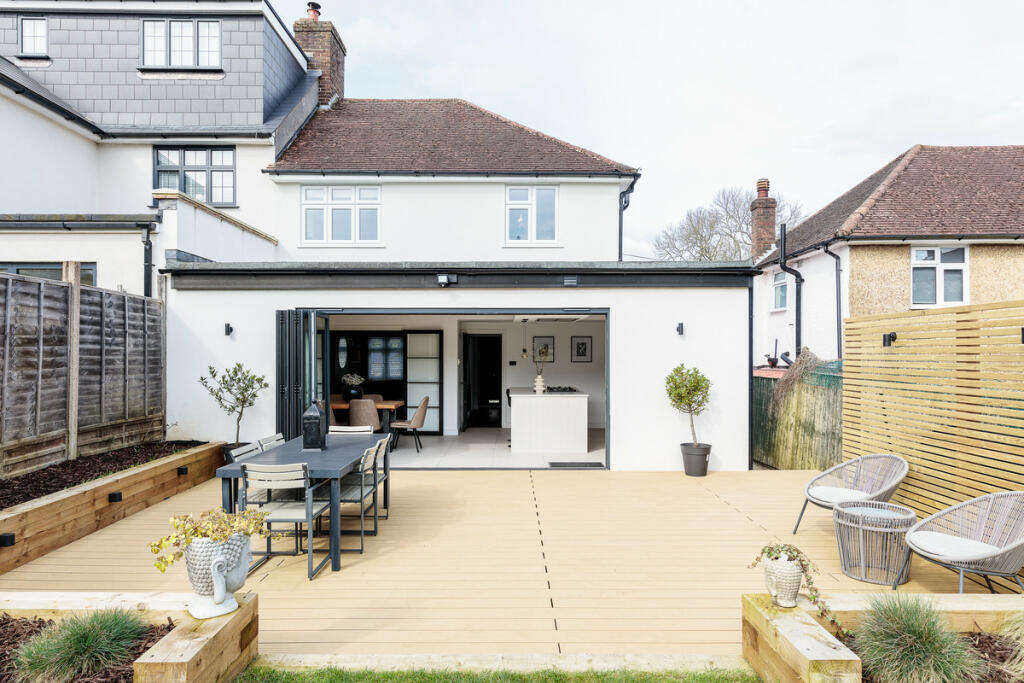 3 bedroom semidetached house for sale in Farleigh Road, Warlingham, CR6