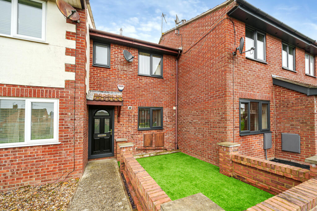 2 bedroom terraced house for sale in Littlemoor Road, Weymouth, DT3