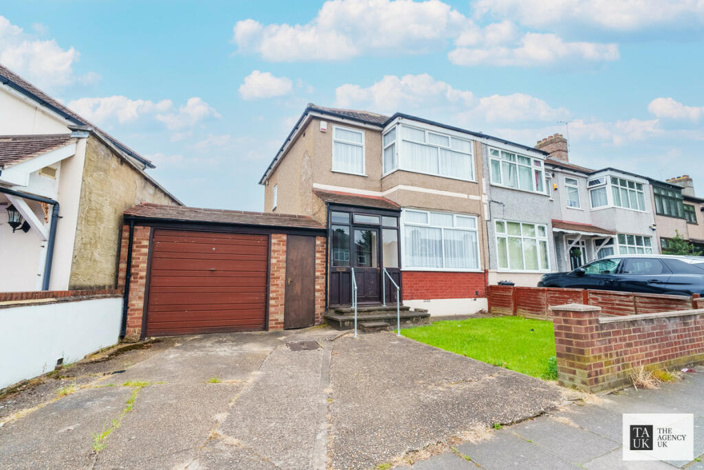 3 bedroom semidetached house for sale in Upper Rainham Road