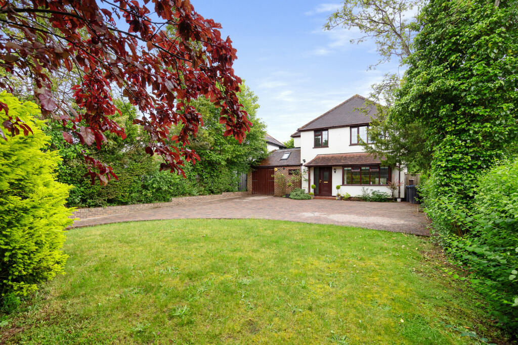 4 bedroom detached house for sale in Arkwright Road, South Croydon, CR2