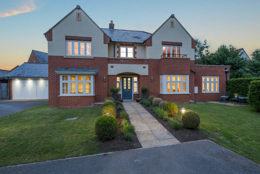 5 bedroom detached house for sale in Batt Close, Bristol, BS32