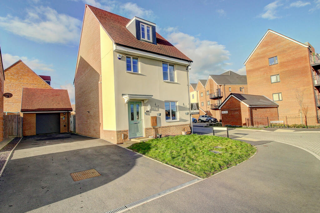 4 bedroom detached house for sale in Tutbury Lane, Kingsmead, MK4