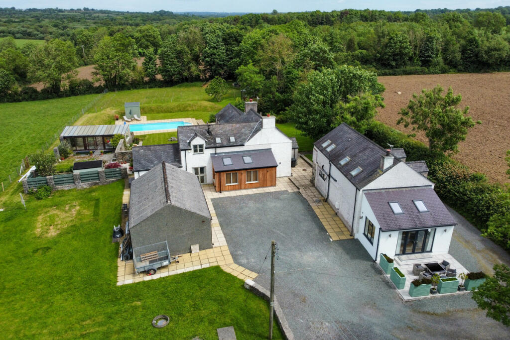 8 bedroom farm house for sale in Brynsiencyn, Anglesey, LL61