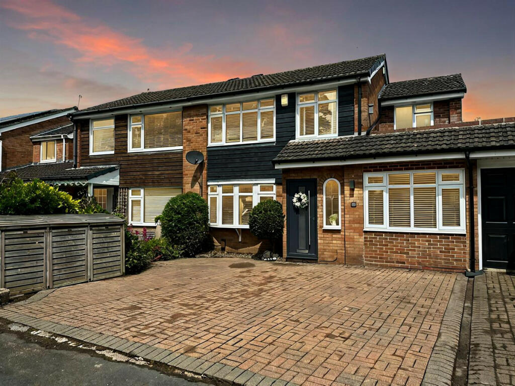4 bedroom semidetached house for sale in Fielding Avenue, Poynton, SK12