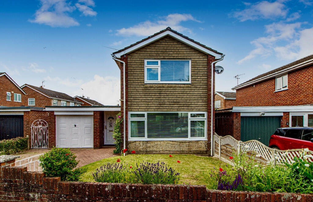 3 bedroom detached house for sale in Priory Gardens, Usk, NP15