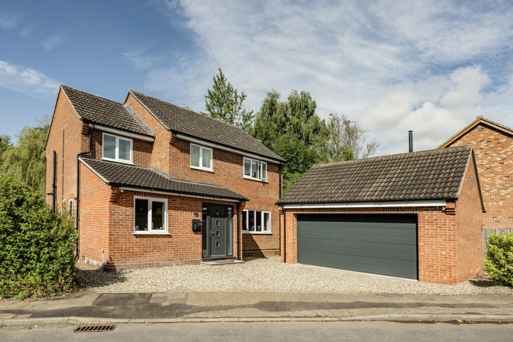 4 bedroom detached house for sale in Dell Close, Newton Flotman, NR15